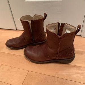 Short water-resistant Brown Ugg Boots